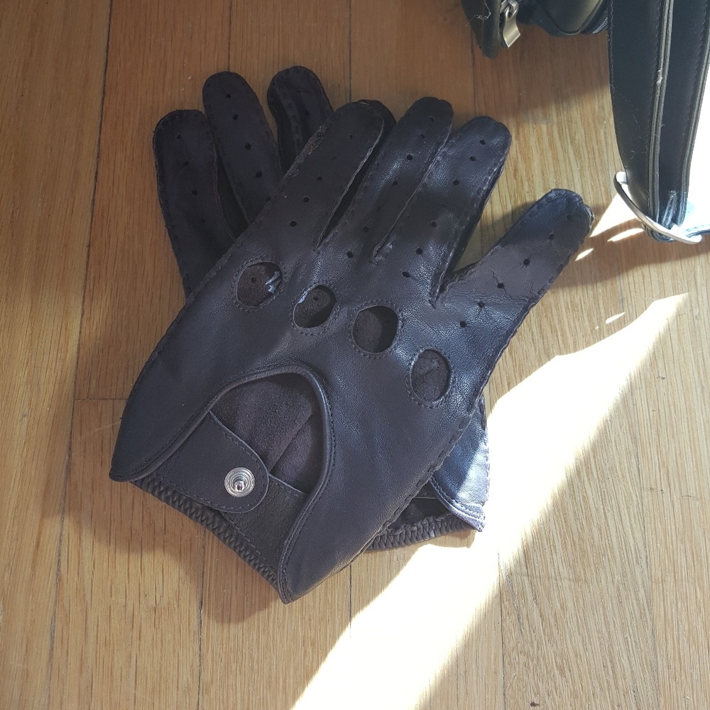 Driving gloves